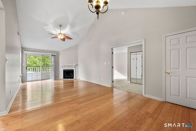 1 Forest Glen Circle 9, Middletown, CT 06457