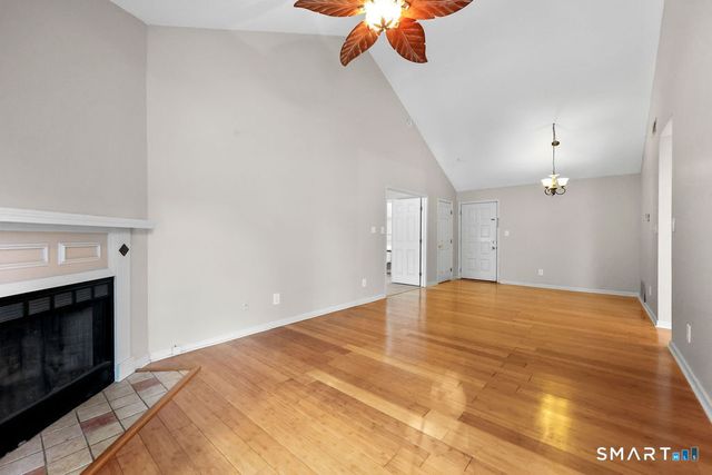 1 Forest Glen Circle 9, Middletown, CT 06457