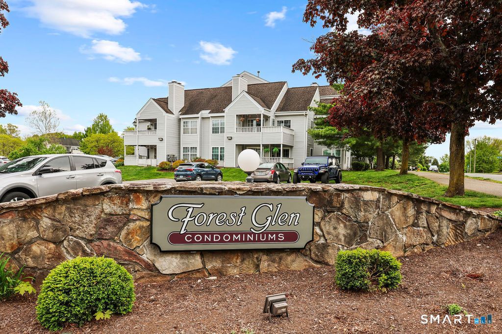 1 Forest Glen Circle 9, Middletown, CT 06457