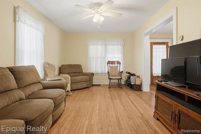 819 Tunnel Street, Port Huron, MI 48060