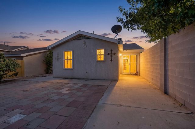 8419 Cedarcroft Road NW, Albuquerque, NM 87120