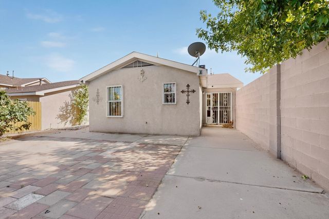 8419 Cedarcroft Road NW, Albuquerque, NM 87120