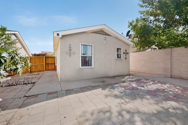 8419 Cedarcroft Road NW, Albuquerque, NM 87120