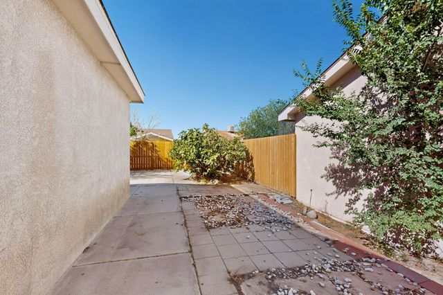 8419 Cedarcroft Road NW, Albuquerque, NM 87120