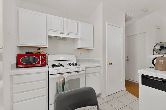 8419 Cedarcroft Road NW, Albuquerque, NM 87120