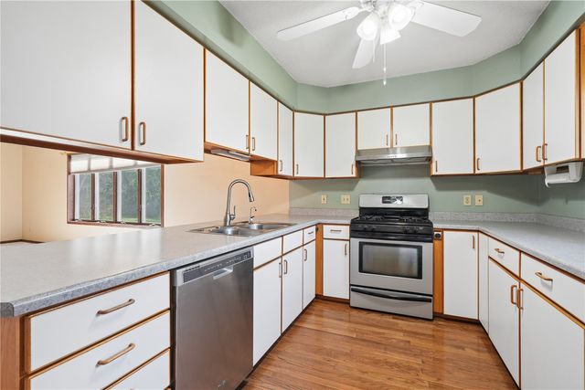 3009 Harvest Hill Road, Cedar Rapids, IA 52404