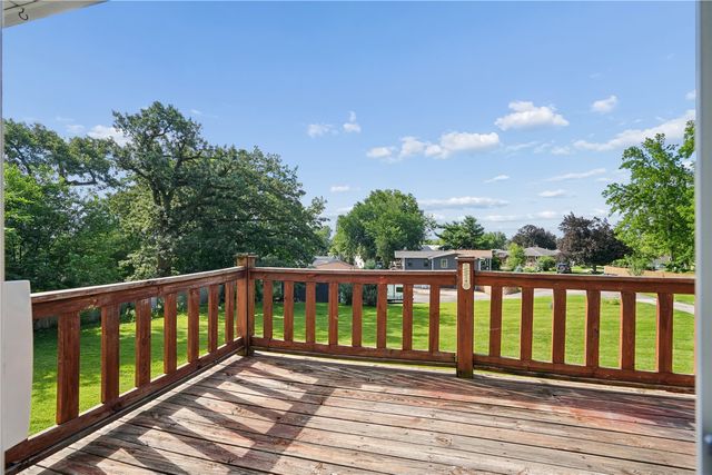3009 Harvest Hill Road, Cedar Rapids, IA 52404