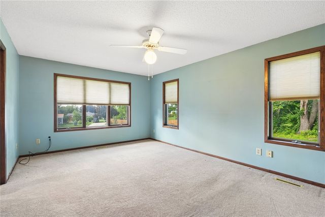 3009 Harvest Hill Road, Cedar Rapids, IA 52404