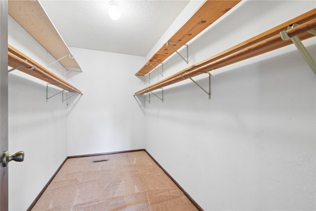 3009 Harvest Hill Road, Cedar Rapids, IA 52404