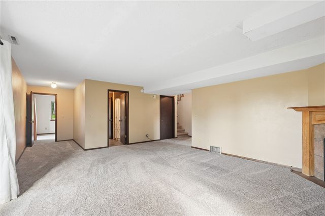 3009 Harvest Hill Road, Cedar Rapids, IA 52404