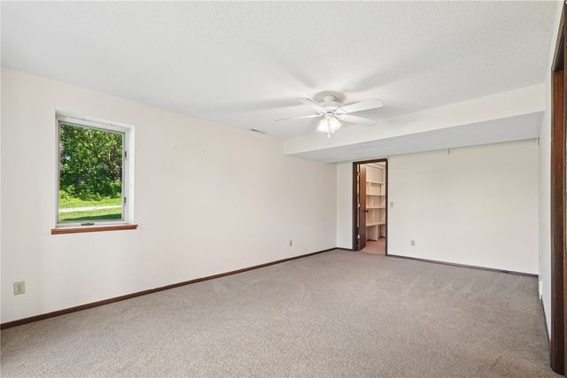 3009 Harvest Hill Road, Cedar Rapids, IA 52404