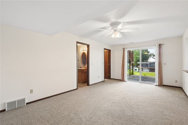 3009 Harvest Hill Road, Cedar Rapids, IA 52404