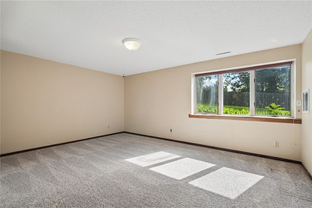 3009 Harvest Hill Road, Cedar Rapids, IA 52404
