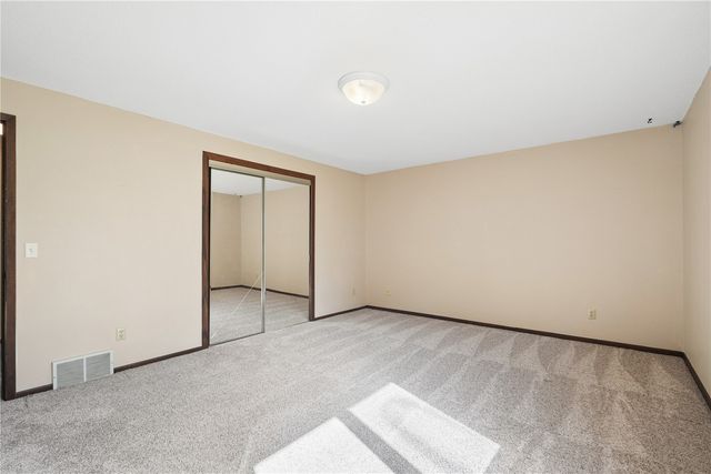 3009 Harvest Hill Road, Cedar Rapids, IA 52404
