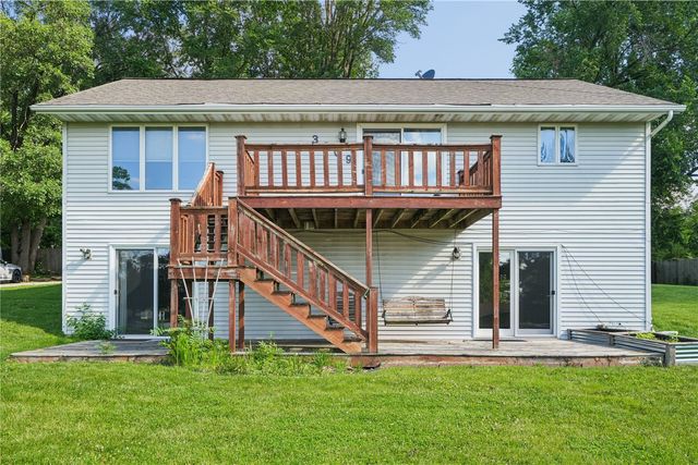 3009 Harvest Hill Road, Cedar Rapids, IA 52404