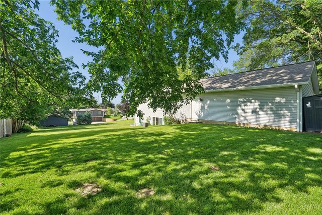 3009 Harvest Hill Road, Cedar Rapids, IA 52404