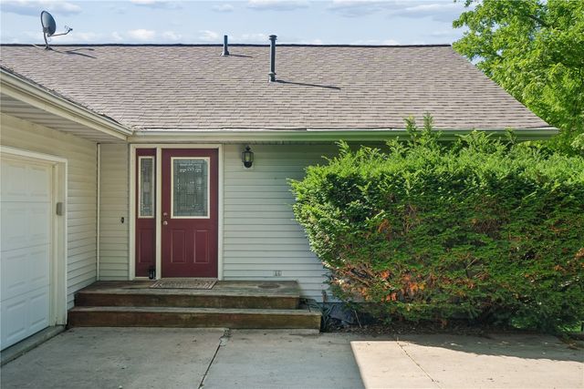 3009 Harvest Hill Road, Cedar Rapids, IA 52404