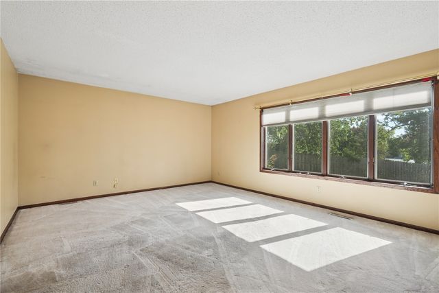 3009 Harvest Hill Road, Cedar Rapids, IA 52404