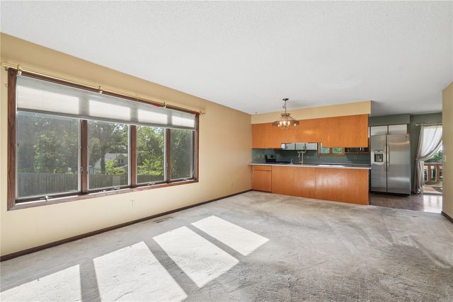 3009 Harvest Hill Road, Cedar Rapids, IA 52404