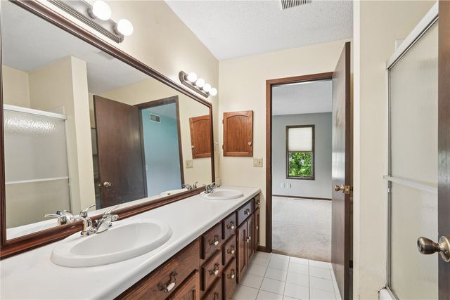 3009 Harvest Hill Road, Cedar Rapids, IA 52404
