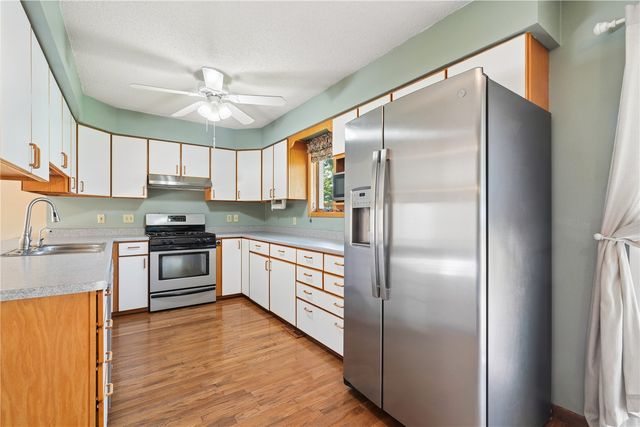 3009 Harvest Hill Road, Cedar Rapids, IA 52404