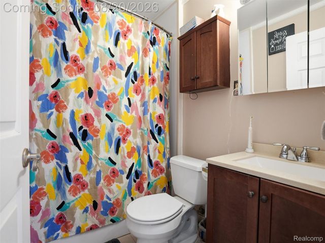 21601 Parkway Street, St. Clair Shores, MI 48082