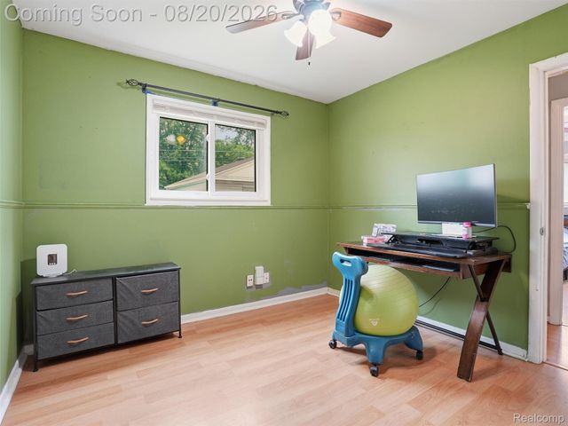 21601 Parkway Street, St. Clair Shores, MI 48082