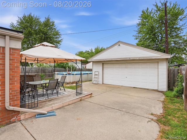 21601 Parkway Street, St. Clair Shores, MI 48082