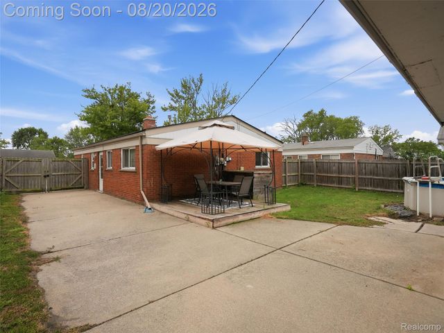 21601 Parkway Street, St. Clair Shores, MI 48082