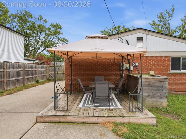 21601 Parkway Street, St. Clair Shores, MI 48082