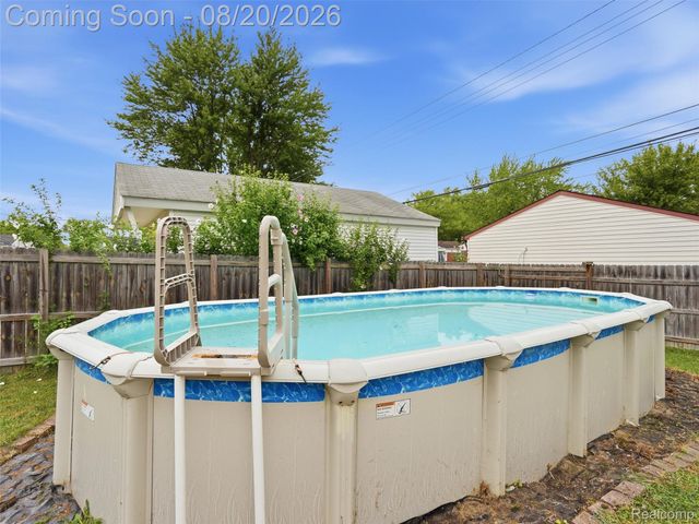 21601 Parkway Street, St. Clair Shores, MI 48082