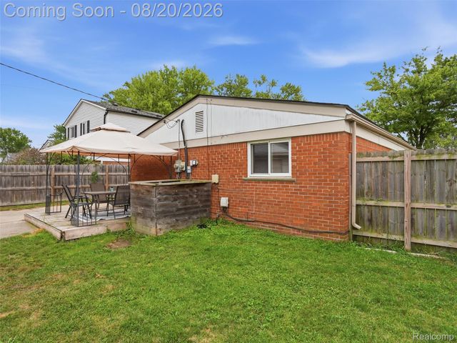 21601 Parkway Street, St. Clair Shores, MI 48082