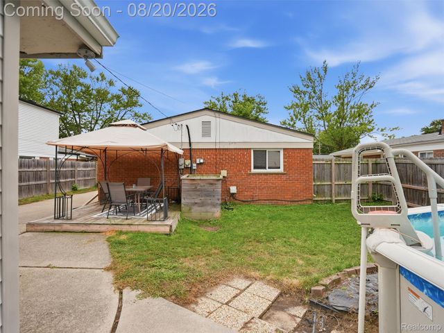 21601 Parkway Street, St. Clair Shores, MI 48082
