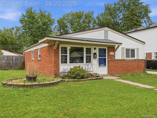 21601 Parkway Street, St. Clair Shores, MI 48082