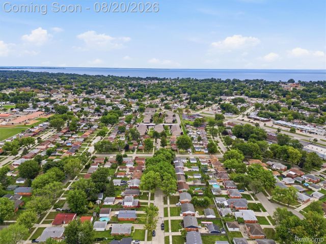 21601 Parkway Street, St. Clair Shores, MI 48082