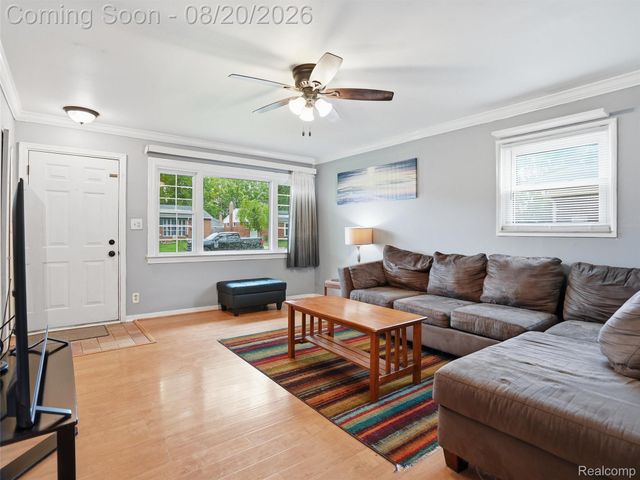 21601 Parkway Street, St. Clair Shores, MI 48082