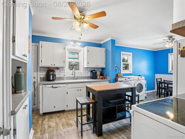 21601 Parkway Street, St. Clair Shores, MI 48082