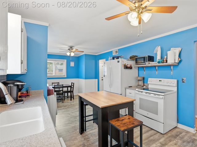 21601 Parkway Street, St. Clair Shores, MI 48082