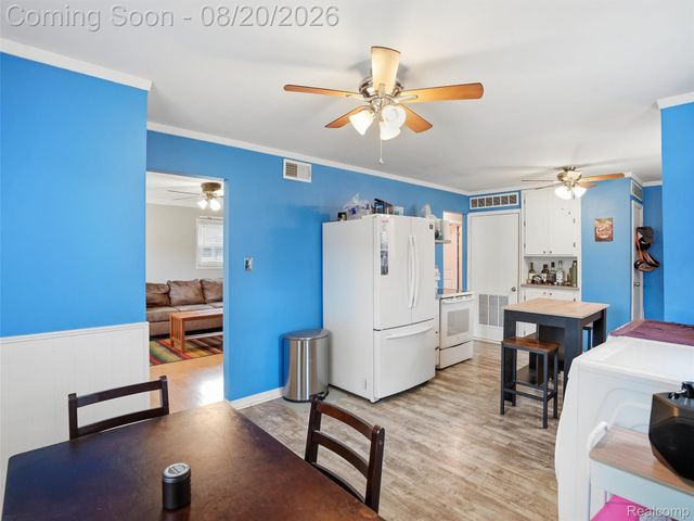 21601 Parkway Street, St. Clair Shores, MI 48082
