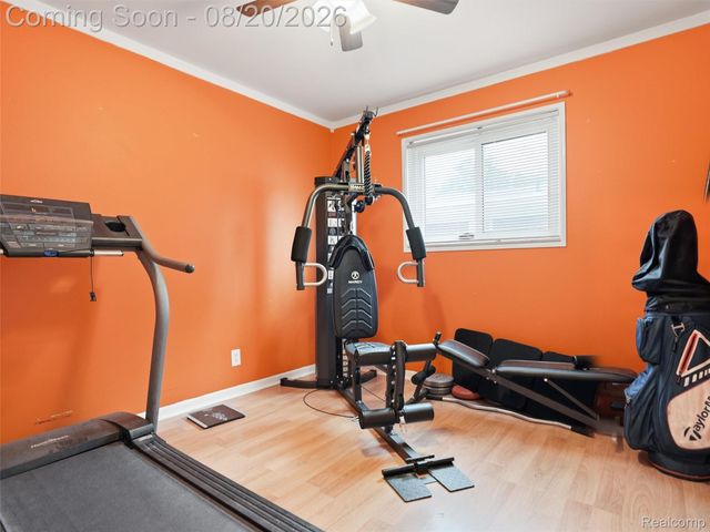 21601 Parkway Street, St. Clair Shores, MI 48082