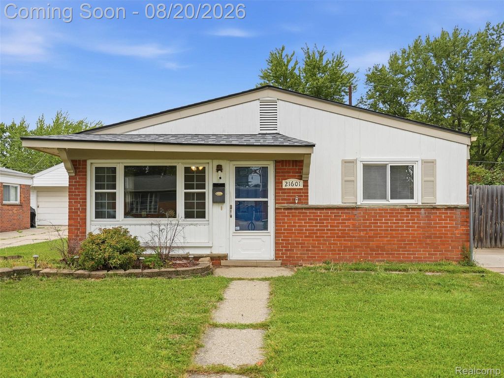 21601 Parkway Street, St. Clair Shores, MI 48082