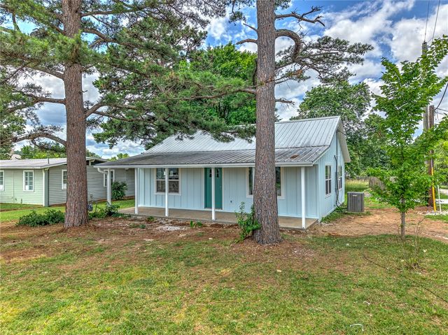 1023 S Morningside Drive, Fayetteville, AR 72701