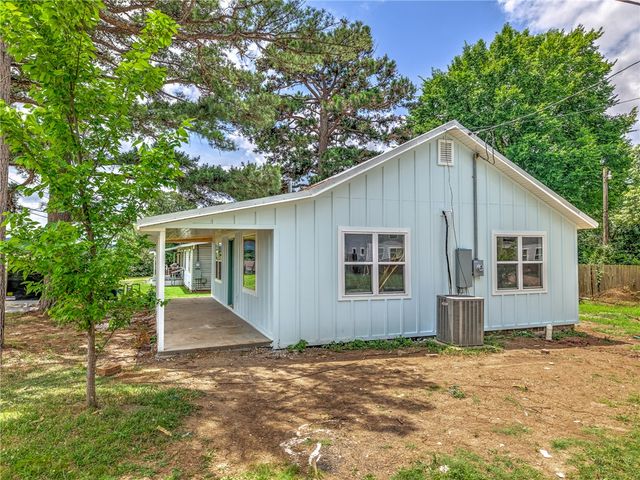 1023 S Morningside Drive, Fayetteville, AR 72701