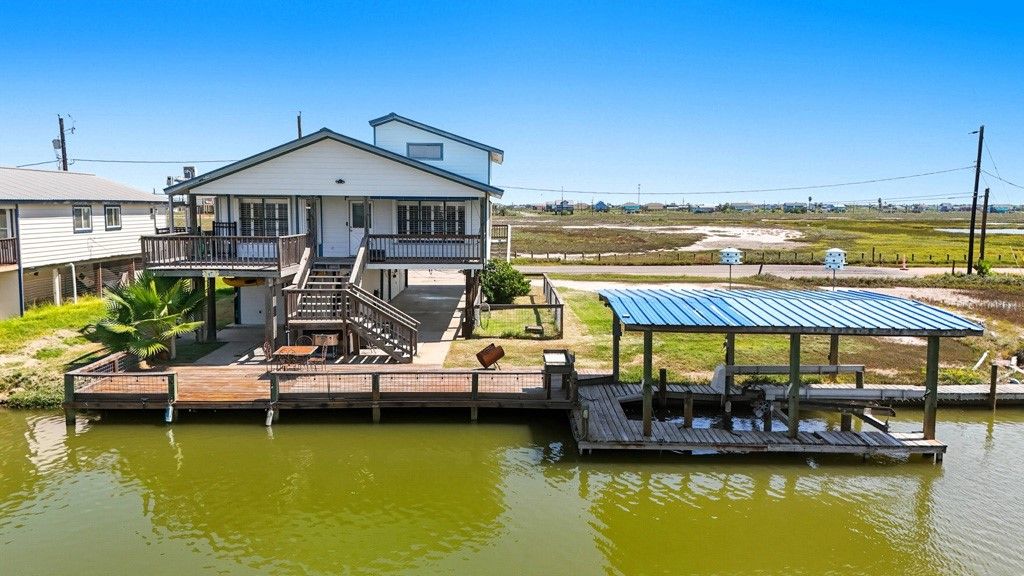 151 Starfish Dr, Rockport, TX 78382