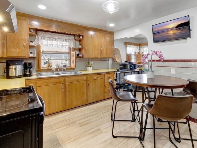 222 Walnut St, Saugus, MA 01906