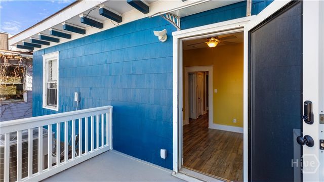 534 E Waldburg Street, Savannah, GA 31401