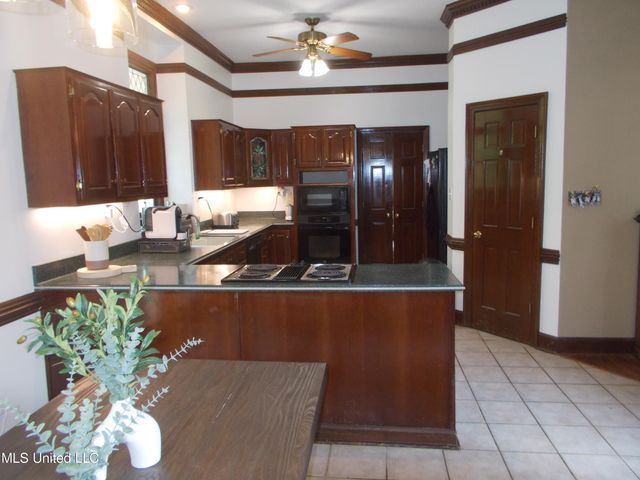 9144 Valley Grove Lane, Southaven, MS 38672