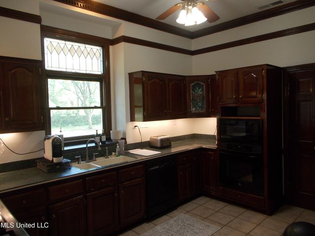 9144 Valley Grove Lane, Southaven, MS 38672
