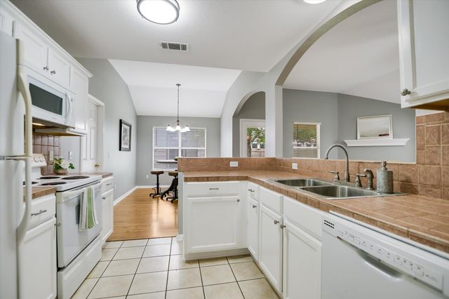 5 Dogwood DR, Wimberley, TX 78676