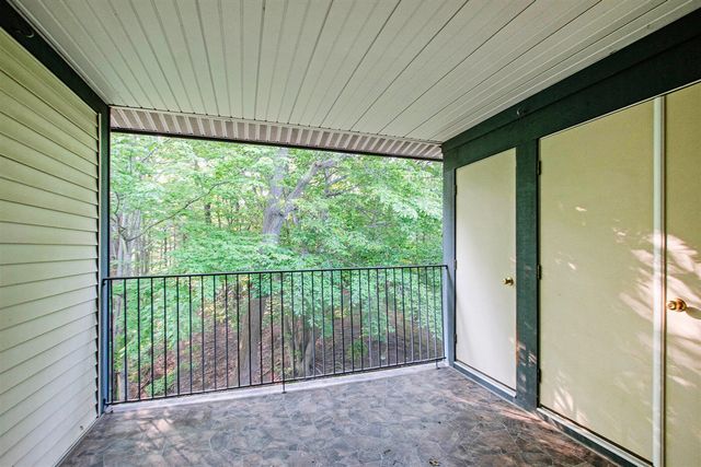 18372 N Ridge Court 12, Spring Lake, MI 49456